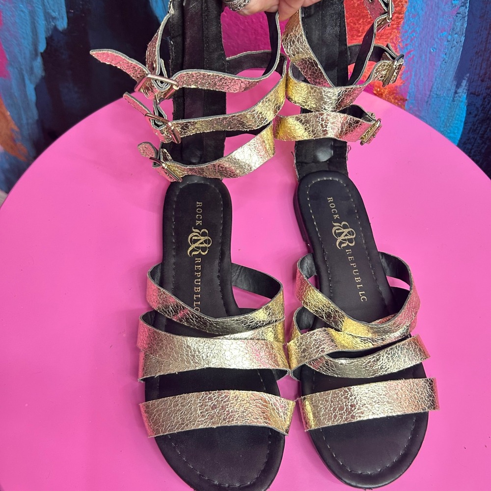 Rock & Republic Womens 7 Gladiator Sandals Gold Metallic Strappy‎ Buckle EUC